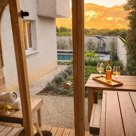 Lézard - Magnifique Vue Avec Sauna Et Piscine *